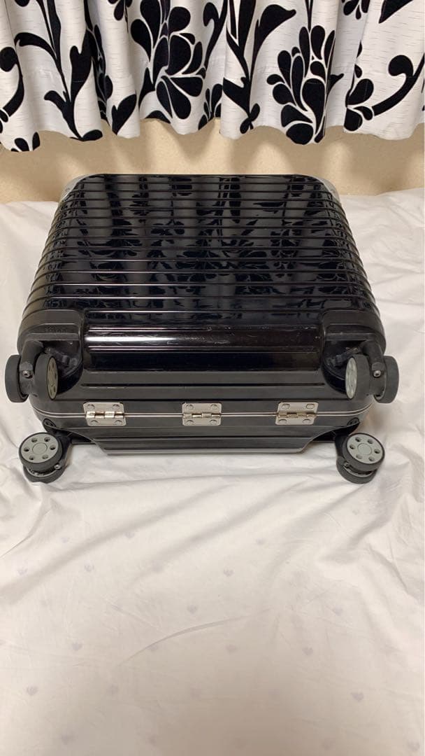 リモワキャリーバック LIMBO 28L 機内持ち込み サイズ