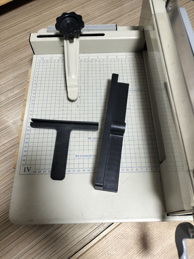 A4対応 手動裁断機