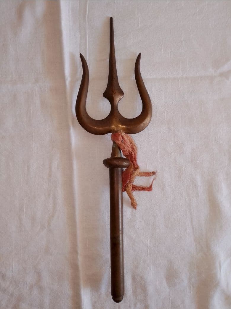 Shiva Lingam and Trishul シヴァ インド