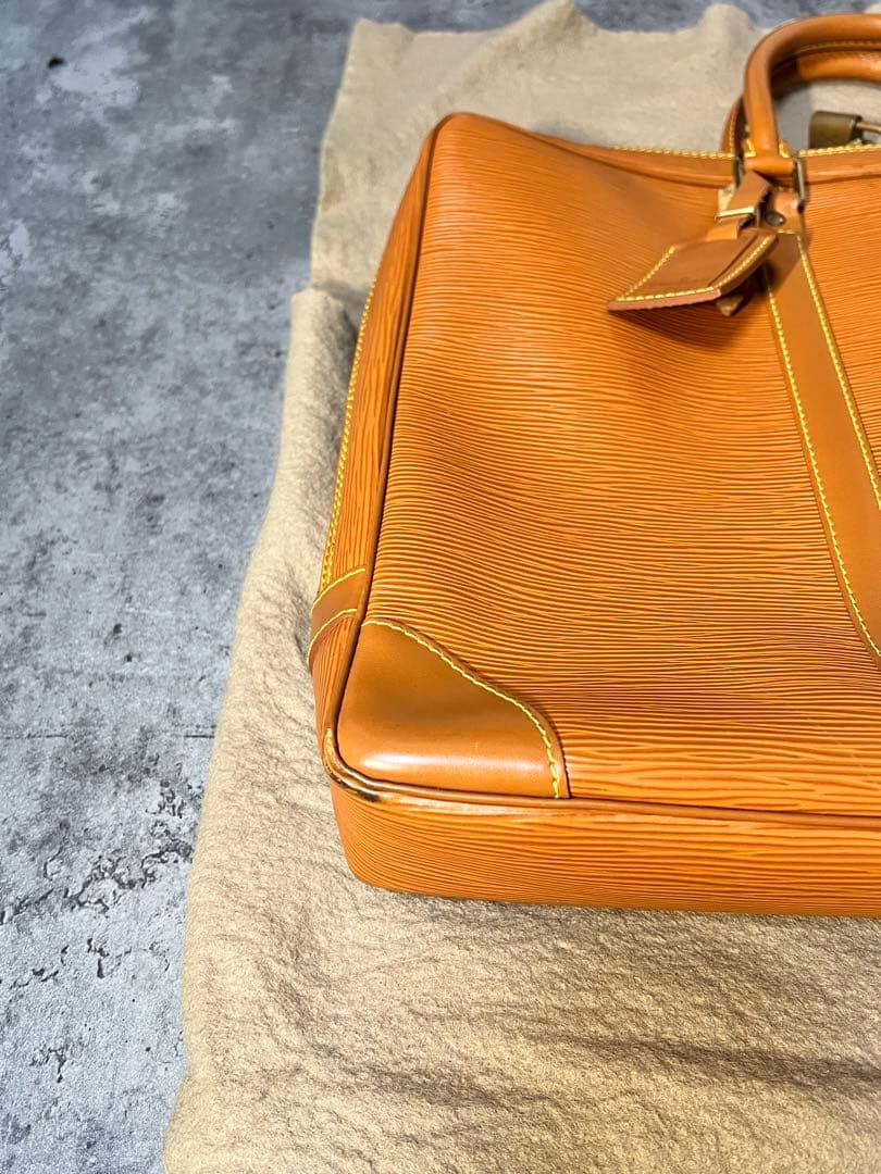 ルイヴィトン　エピ　ポルト ドキュマン・ヴォワヤージュ　ジパングゴールド