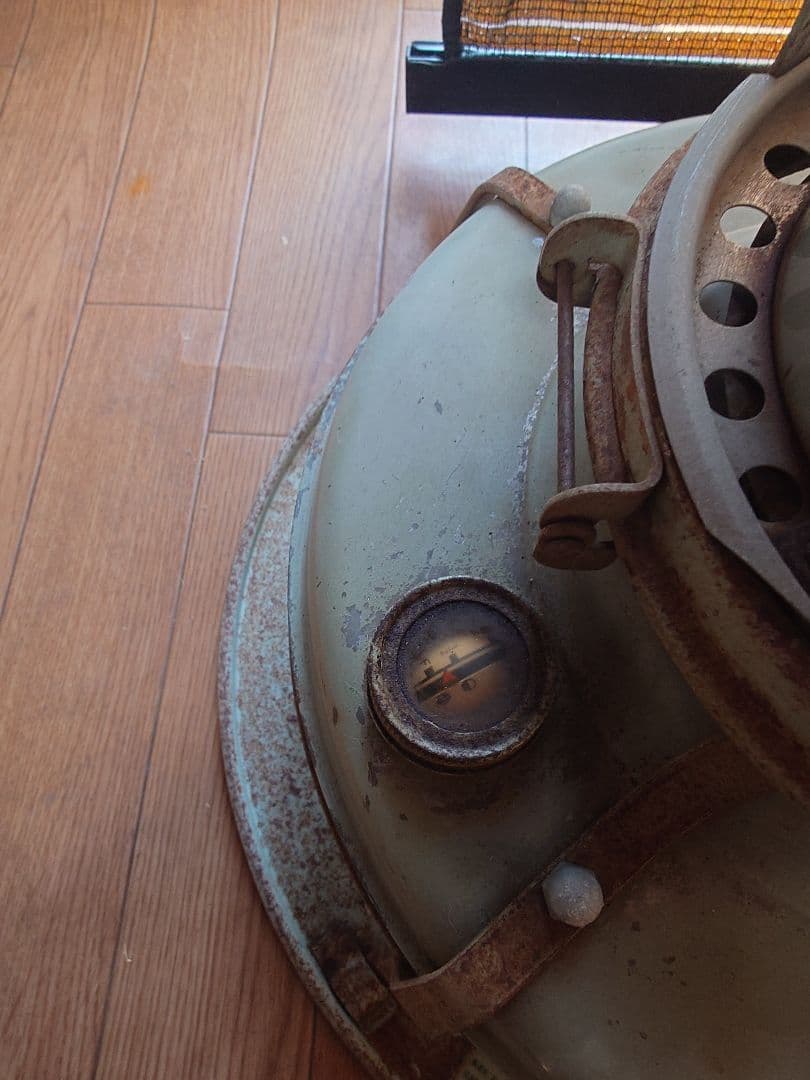 まだまだ現役使用中アラジン石油ストーブ。