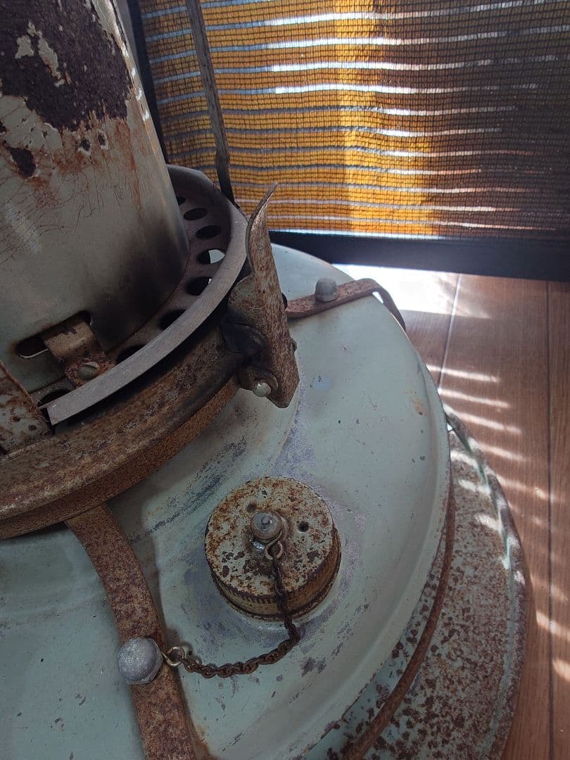 まだまだ現役使用中アラジン石油ストーブ。