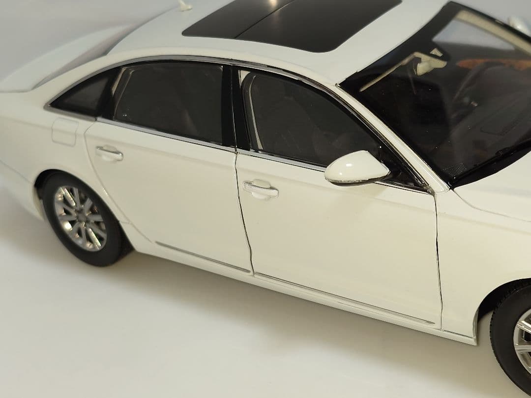 希少 海外流通品 Audi A6L 1/18 ミニカー ホワイト