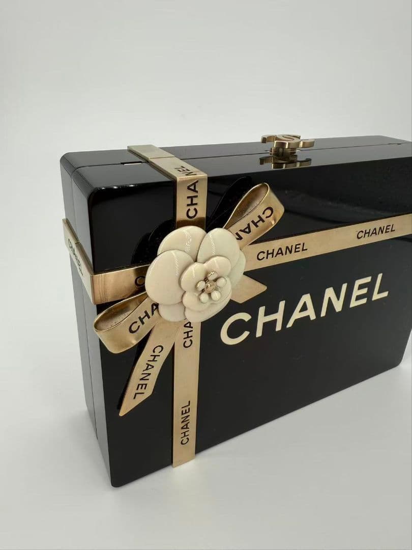 CHANEL ギフトボックス ミノディエール クラッチ
