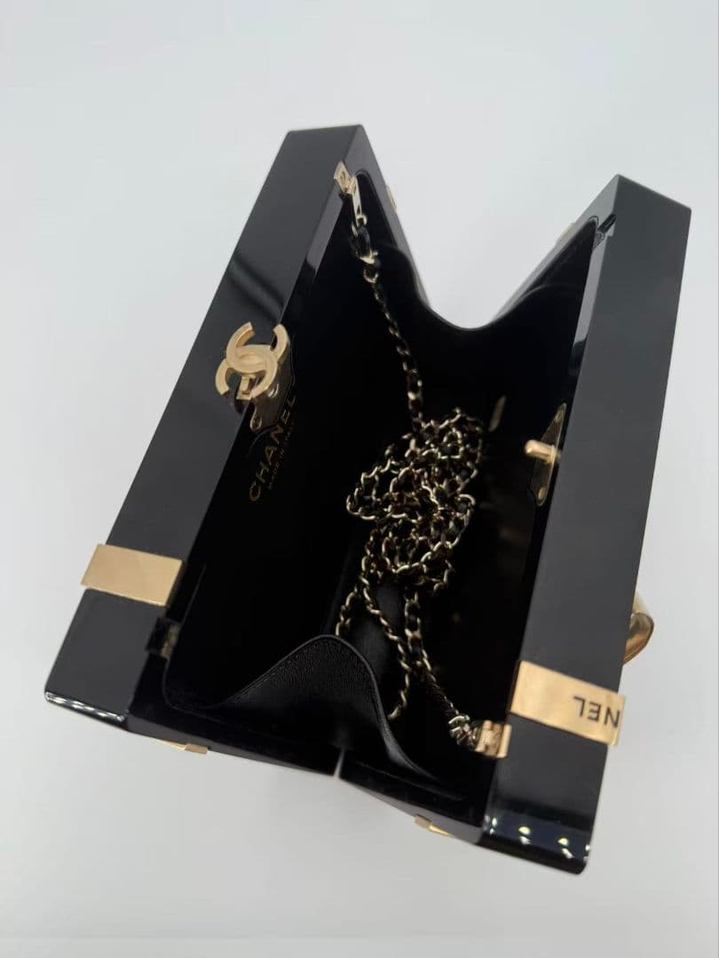 CHANEL ギフトボックス ミノディエール クラッチ