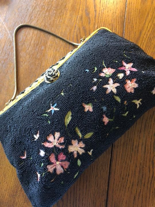アンティーク　マイクロガラスビーズと刺繍　バッグ