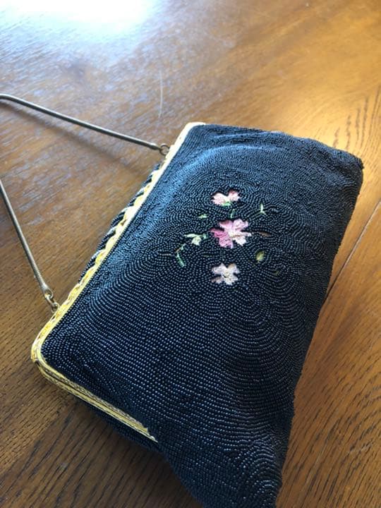 アンティーク　マイクロガラスビーズと刺繍　バッグ