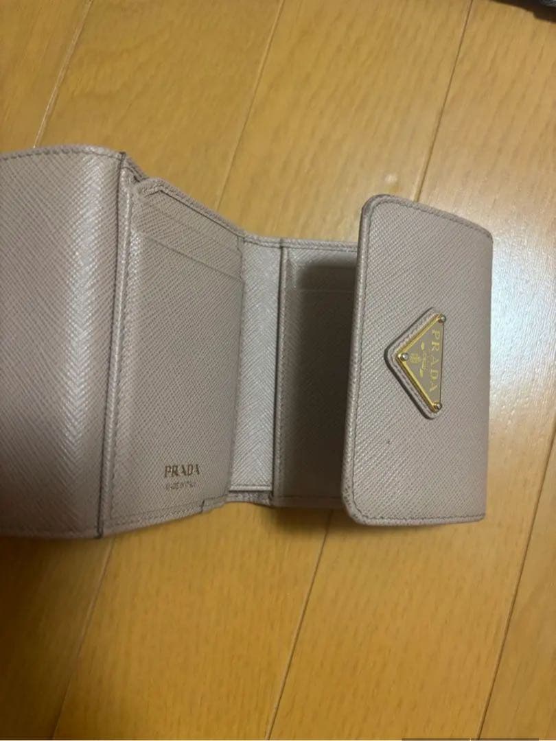 PRADA 三つ折り財布 サフィアーノ✨️ピンクベージュ
