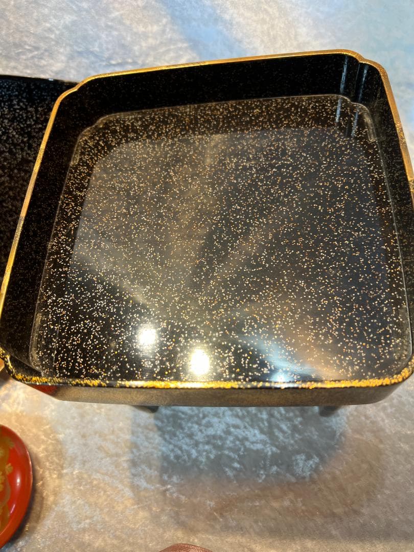 金蒔絵の三宝と三つ組み盃のセット　山水紋　松紋　合わせ箱