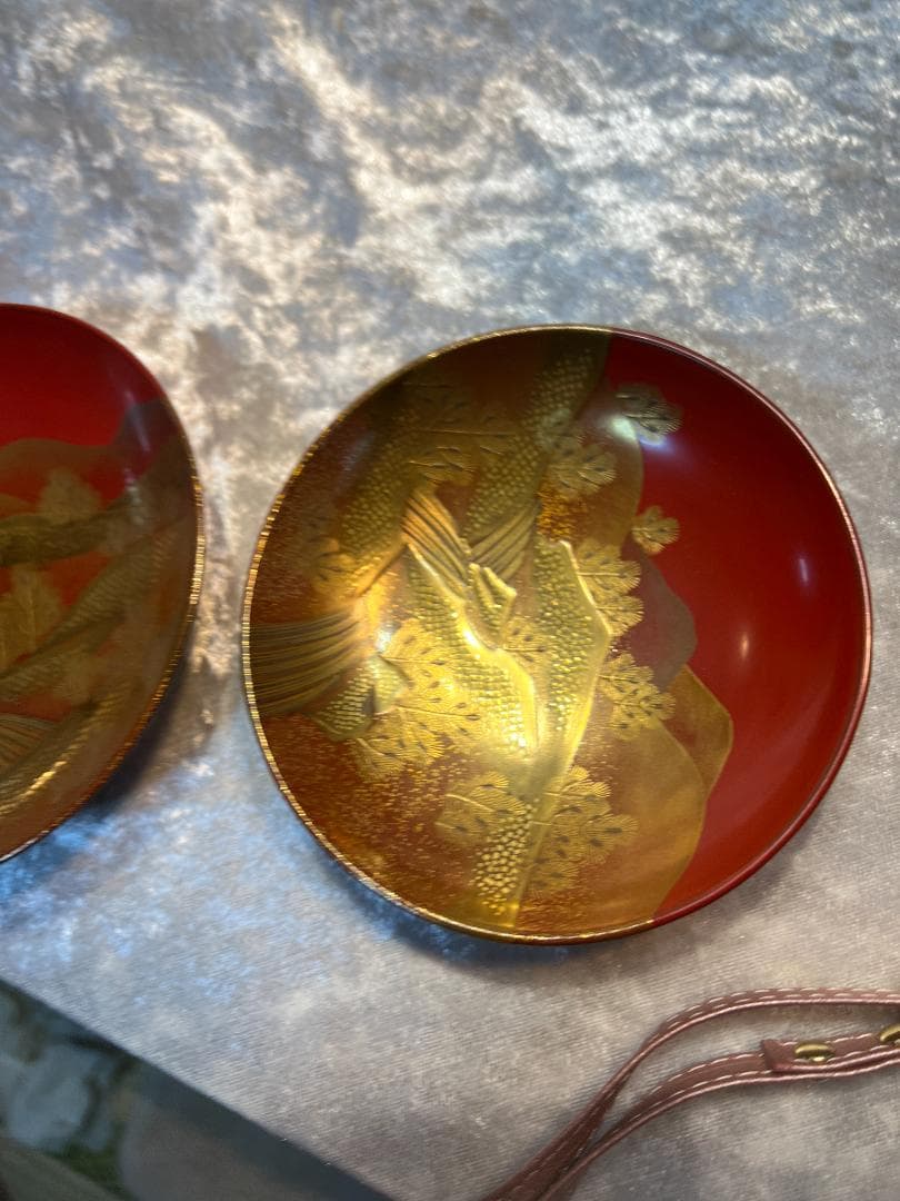 金蒔絵の三宝と三つ組み盃のセット　山水紋　松紋　合わせ箱