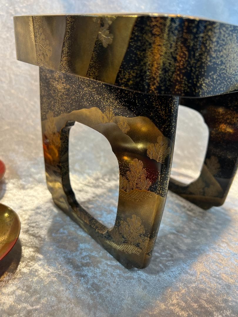 金蒔絵の三宝と三つ組み盃のセット　山水紋　松紋　合わせ箱