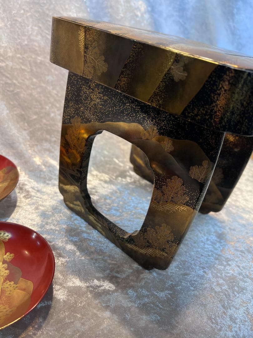 金蒔絵の三宝と三つ組み盃のセット　山水紋　松紋　合わせ箱