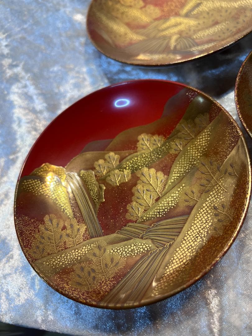 金蒔絵の三宝と三つ組み盃のセット　山水紋　松紋　合わせ箱