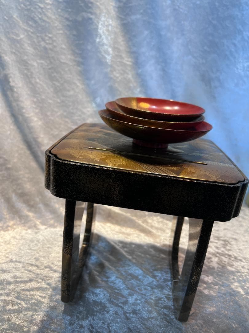 金蒔絵の三宝と三つ組み盃のセット　山水紋　松紋　合わせ箱