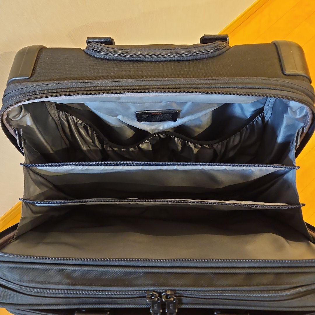 TUMI Alpha2 デラックス4ウィールラップトップケースブリーフ