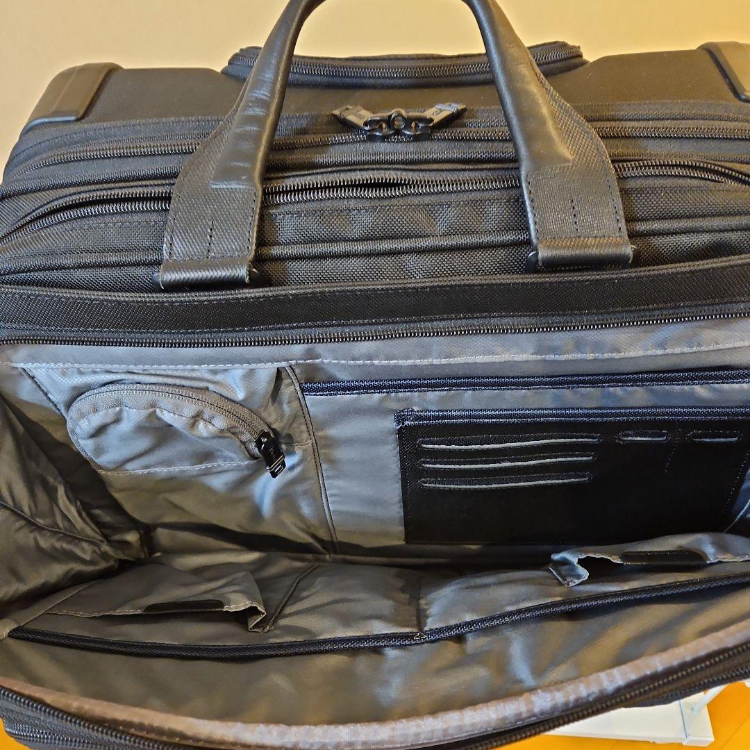 TUMI Alpha2 デラックス4ウィールラップトップケースブリーフ