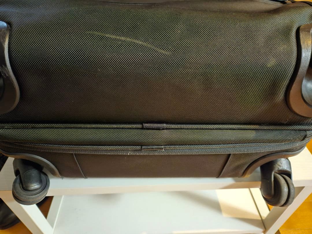 TUMI Alpha2 デラックス4ウィールラップトップケースブリーフ