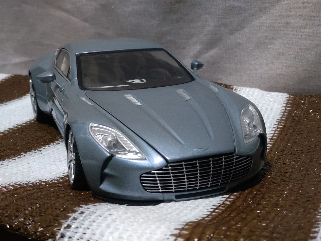 モンドモータース 1/18 アストンマーチン　　　One-77　ミニカー