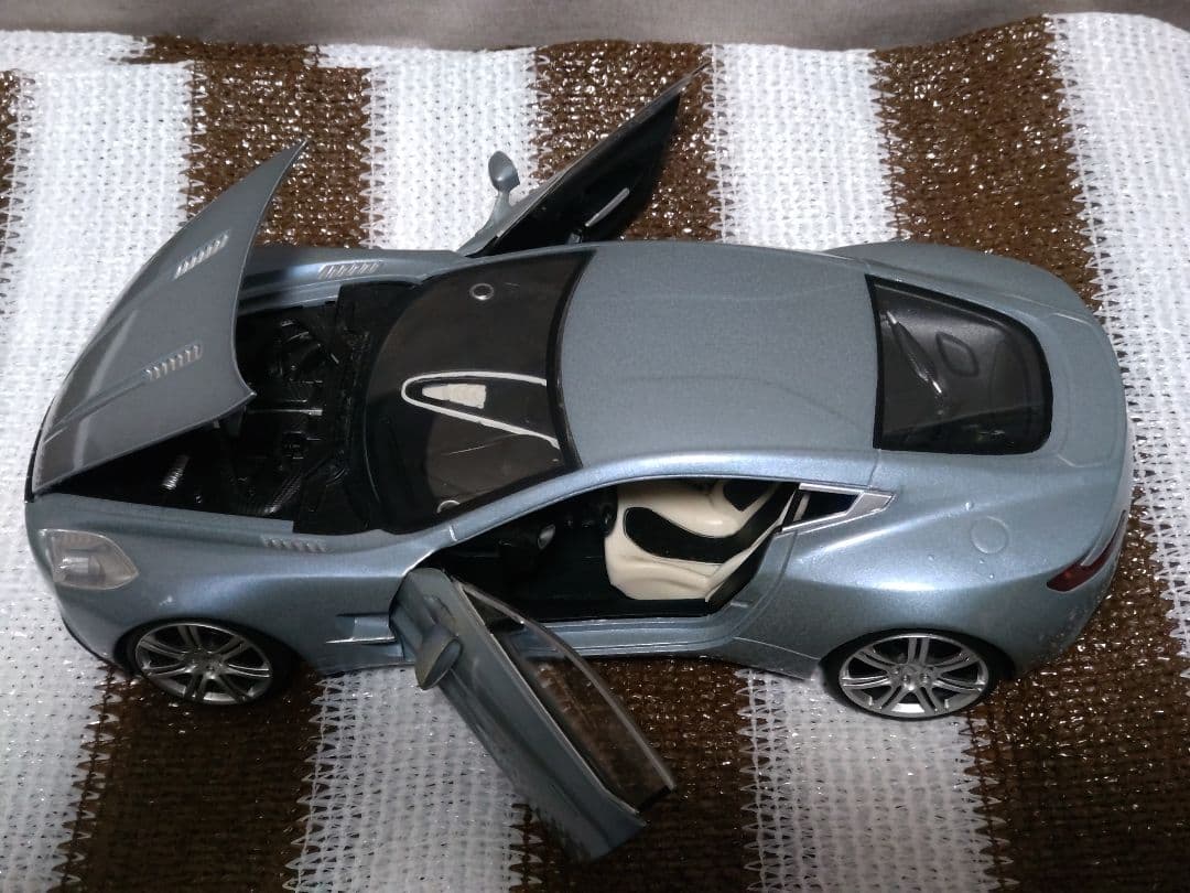 モンドモータース 1/18 アストンマーチン　　　One-77　ミニカー