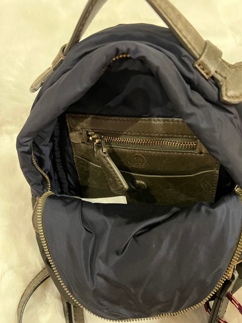 モンクレール　ナイロン製ショルダーバッグ ネイビーとオリーブ