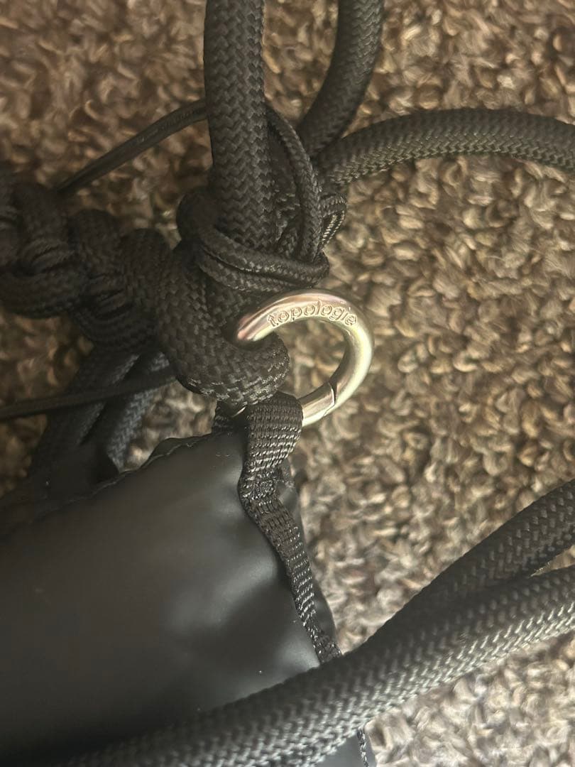 topologie べサス ショルダー ハンドバッグ　ストラップ付　ブラック