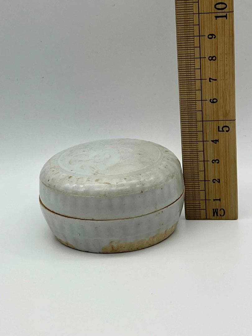 宋時代　青瓷 牡丹花卉紋香盒 粉盒 茶入　茶道具　影青 唐物古賞物(F-108)