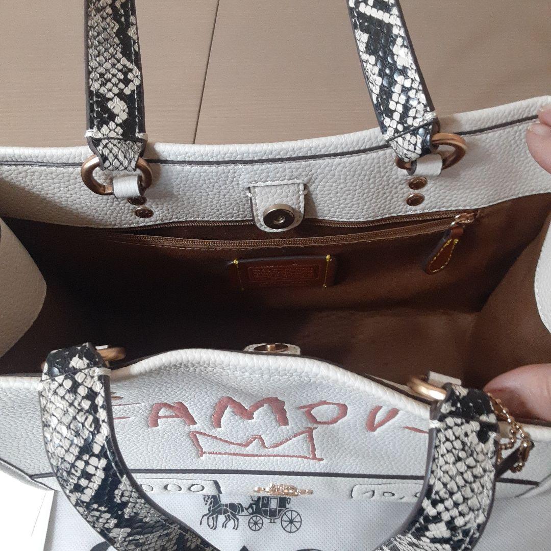 COACHFAMOUS ショルダーバッグ ホワイト 中型