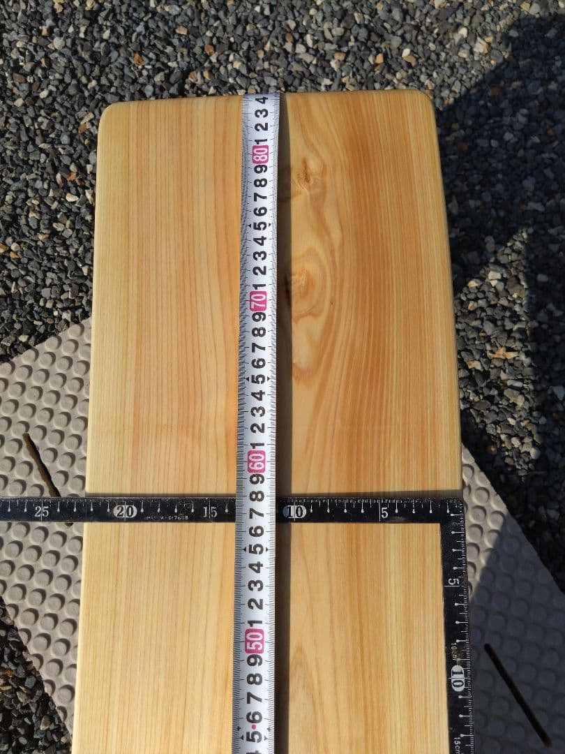 檜のベンチ83　天板は節無しで綺麗　脚は杉の丸太半切❕　リビング、食卓のベンチに