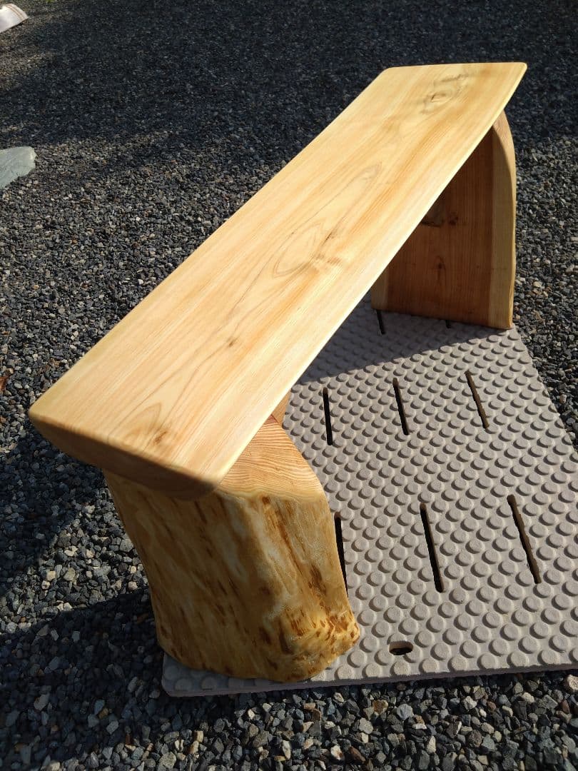 檜のベンチ83　天板は節無しで綺麗　脚は杉の丸太半切❕　リビング、食卓のベンチに