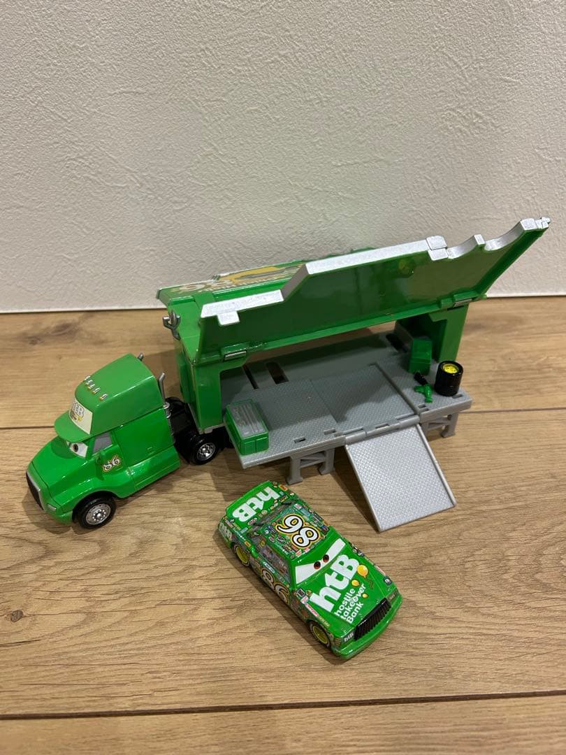 カーズ チック・ヒックス　ハウラーピータービルト　コンボイ