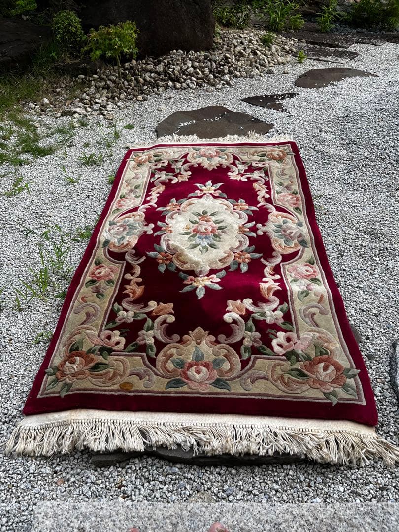緞通　段通　絨毯　肉厚　花柄　房あり　厚さ2cm 綺麗なワインレッド