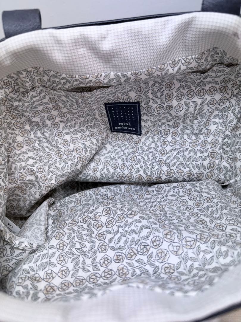 ミナペルホネン　タンバリン&レザーバッグ　花柄内側