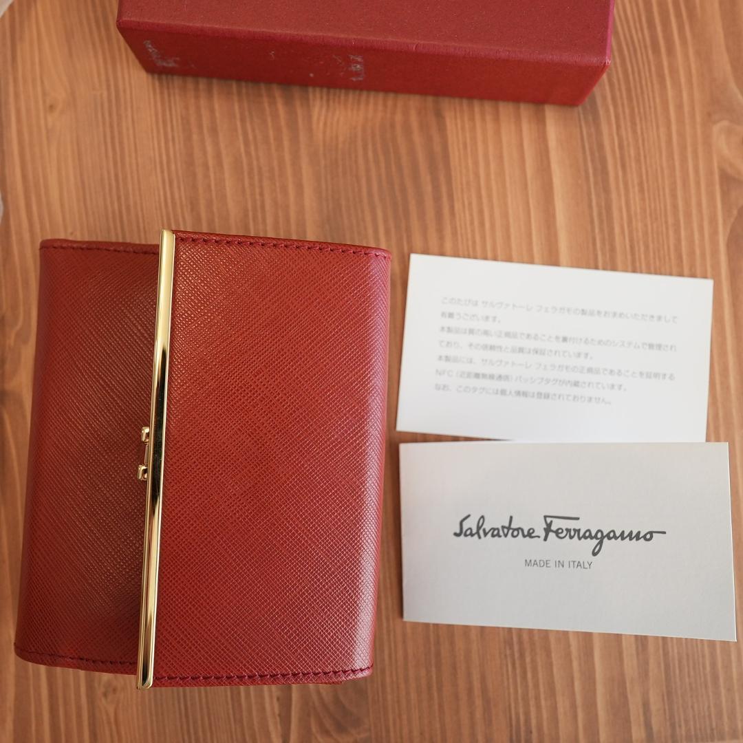 キ*ク様 Salvatore Ferragamo レッド折り財布