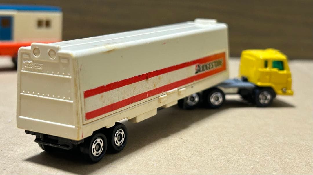 ロングトミカ いすゞ V12 ウイングルーフトレーラー 黄ヘッド