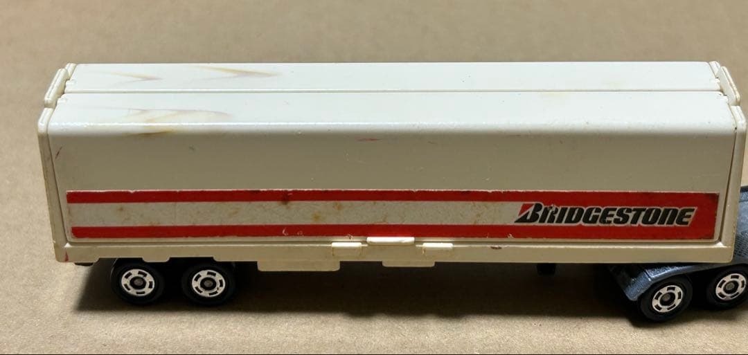 ロングトミカ いすゞ V12 ウイングルーフトレーラー 黄ヘッド