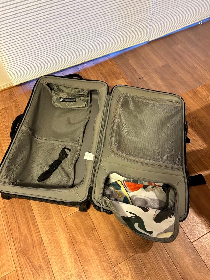 Nike 黒 キャリーケース 2輪