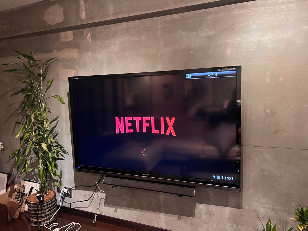 (送料込み)シャープ　70インチワイド　大画面 壁掛け式 液晶テレビ