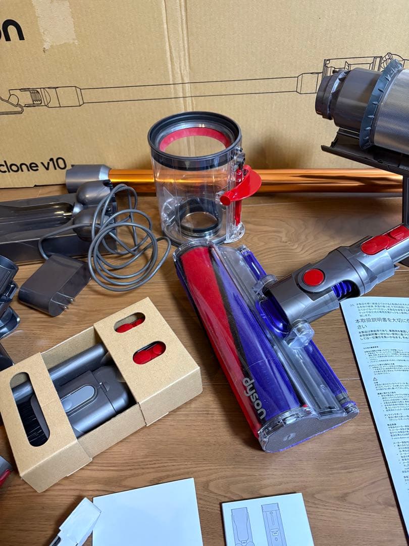 Dyson ダイソン V10 Fluffy SV12 掃除機　家電