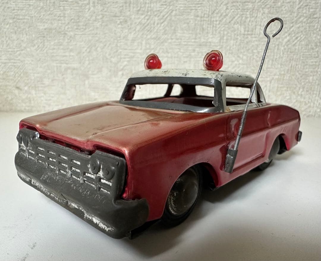 激レア 年代物 ブリキ製 消防指揮車 ミニカー MF714 FIRE CHIEF