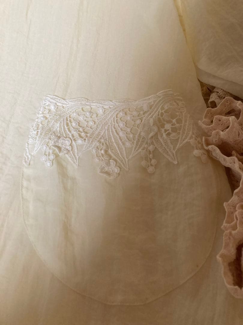 サエラ鈴蘭エプロン大きいサイズこれから寒い季節に沢山着込めます。クリーム色