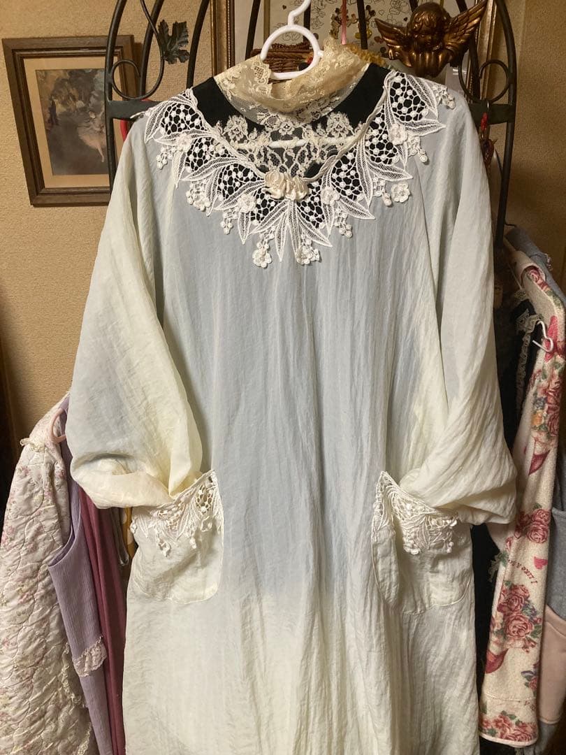 サエラ鈴蘭エプロン大きいサイズこれから寒い季節に沢山着込めます。クリーム色