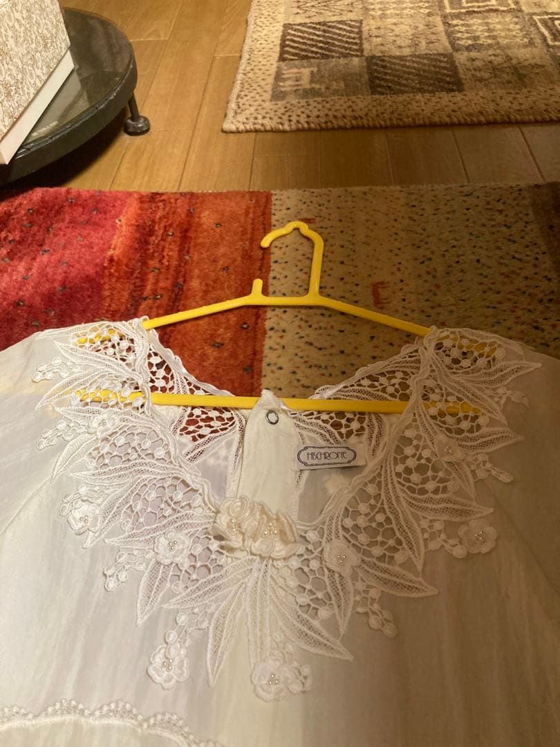 サエラ鈴蘭エプロン大きいサイズこれから寒い季節に沢山着込めます。クリーム色