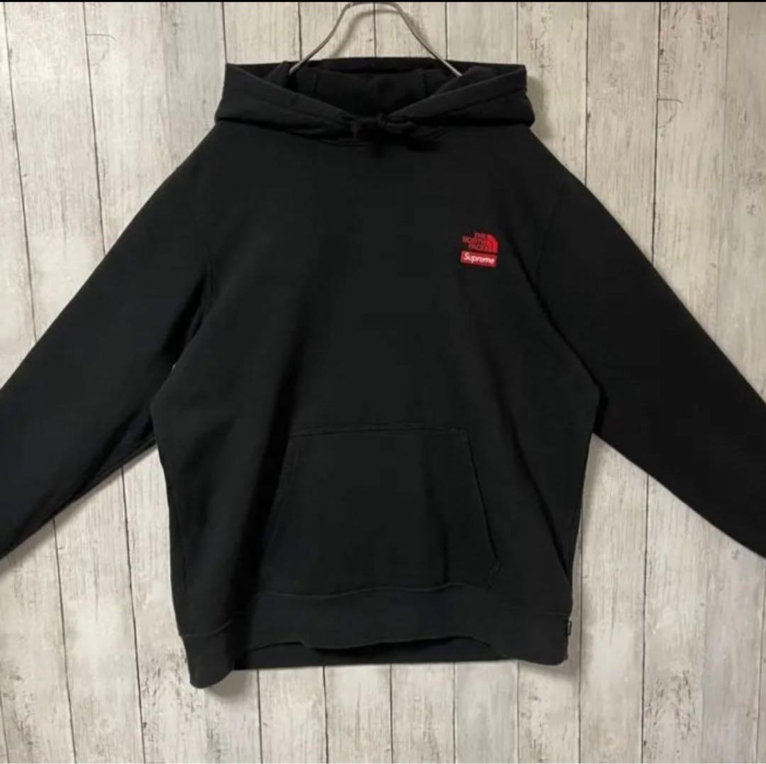 完売品　supureme the north face パーカー