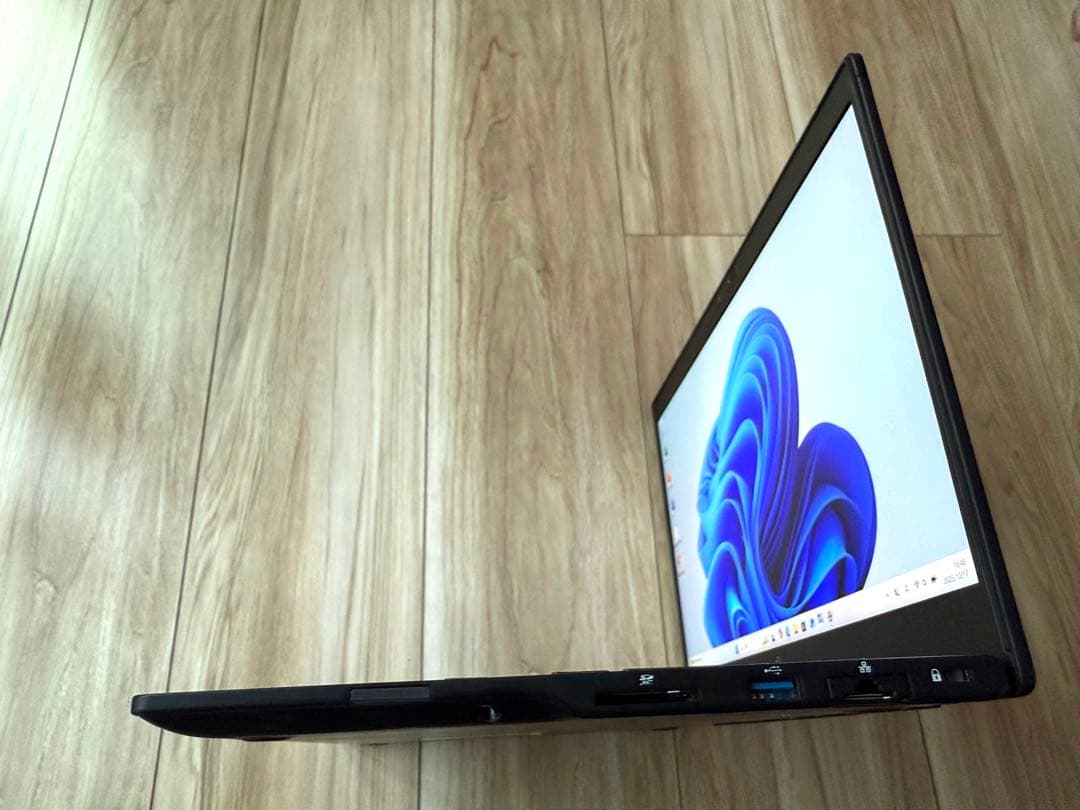 2020年1月モデル第8世代 8G/256G搭載！LIFEBOOK U939/B