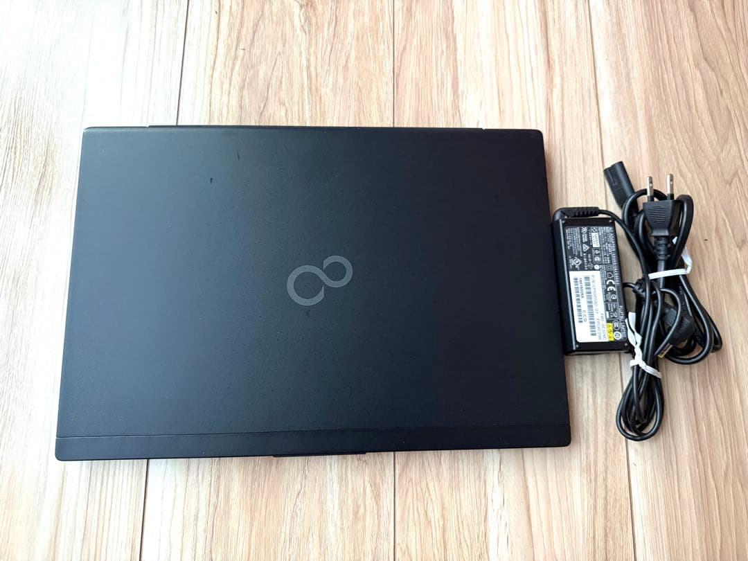 2020年1月モデル第8世代 8G/256G搭載！LIFEBOOK U939/B