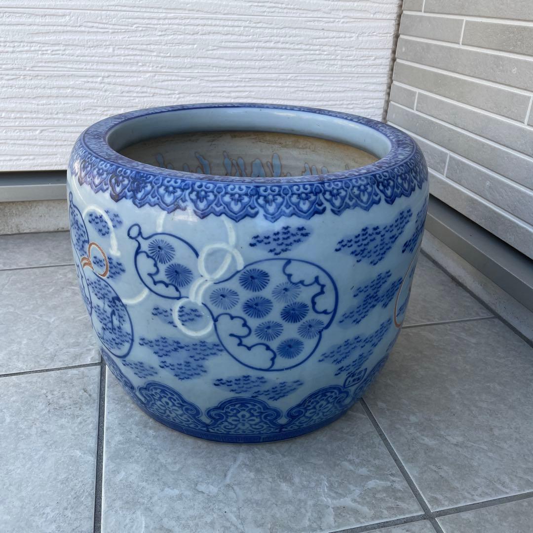 火鉢　陶器鉢　古民具　睡蓮鉢　金魚鉢　有田焼　花柄　伊万里焼 陰刻　染付