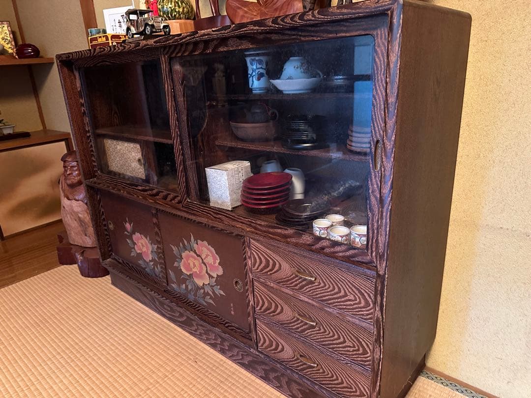 木製ガラス扉収納棚 花柄