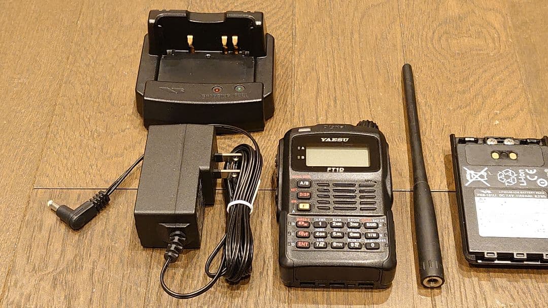 ヤエス FT1D ハンディ無線機 144/430MHz バッテリ（大小２個付）