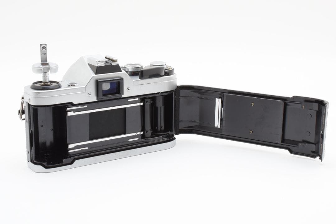 美品 CANON AE-1 シルバー フィルムカメラ　モルト新品交換済 M764