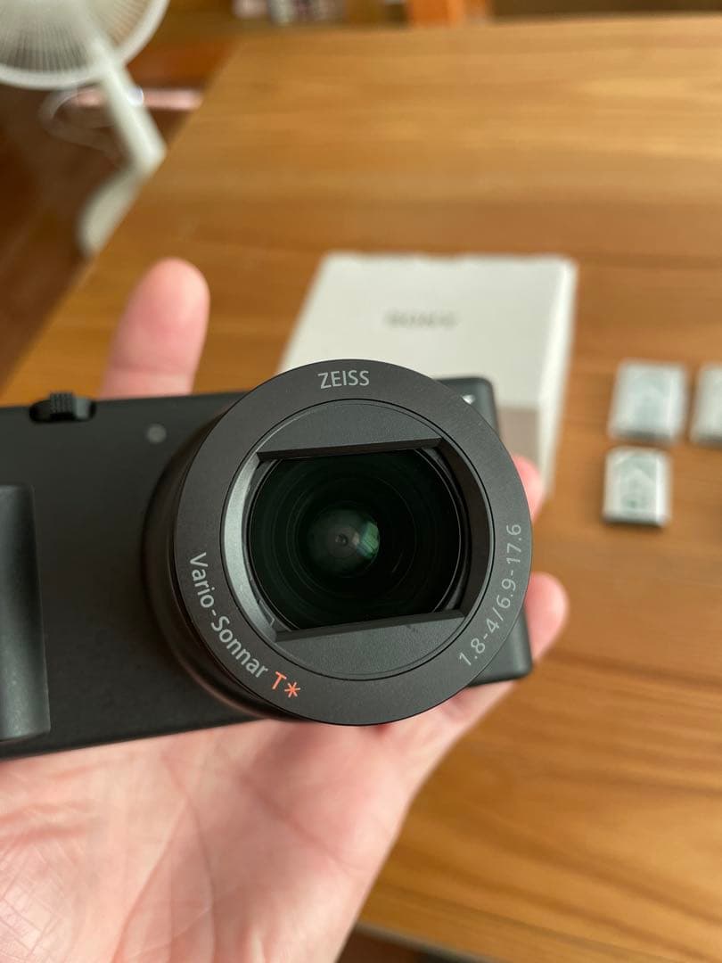 [美品]SONY ZV-1M2 + バッテリー x 5 (純正品)